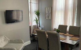 Perfect For Large Groups, Sleeps 15 Close To City Centre